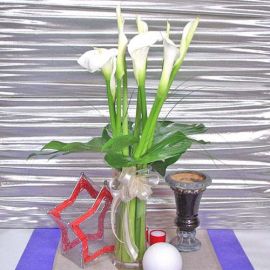 10 Cala lily With Glass VaseVase