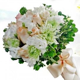 12 Champagne Roses & Eustoma Hand Bouquet Delivery