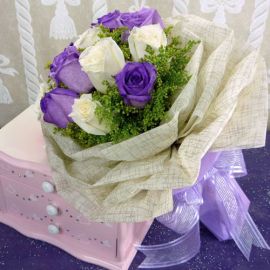 12 Roses ( 6 purple 6 white ) Handbouquet