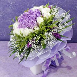 30 Roses ( 15 purple 15 white ) Handbouquet