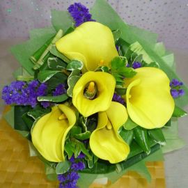 5 Yellow Cala Lily with forget-me-not Handbouquet