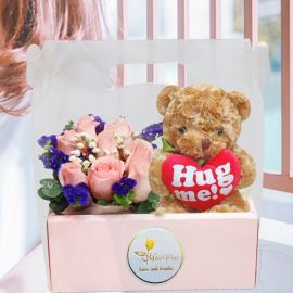 20cm Bear & 8 Peach Roses in Hand Carry Gift Box
