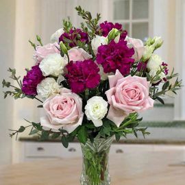 10 Peach Roses & 10 Carnation in Glass Vase.