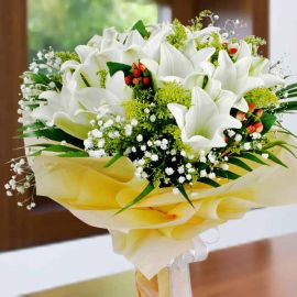 12 White Lily Handbouquet.