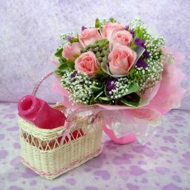 6 Peach Roses with Babybreath. (Basket/Vase not included)