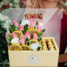 8 Peach Roses & Rochers in Hand Carry Gift Box
