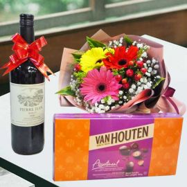 Red wine with VanHouten Assortment Chocolate 180g & Flowers